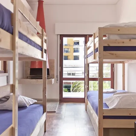 Lost Caparica Surf House * Кошта-да-Капарика
