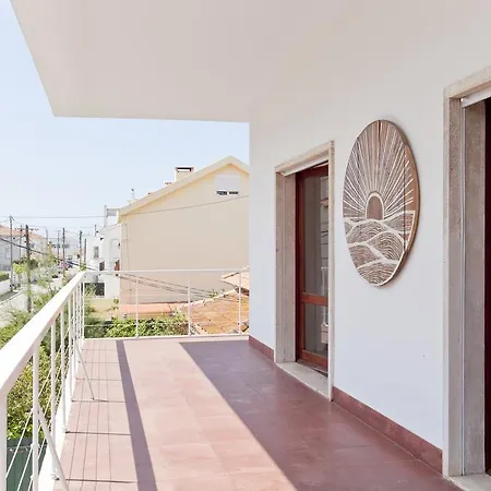 Lost Caparica Surf House Кошта-да-Капарика