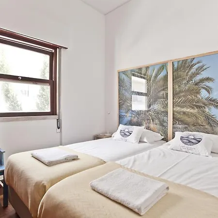 Lost Caparica Surf House Отель типа 