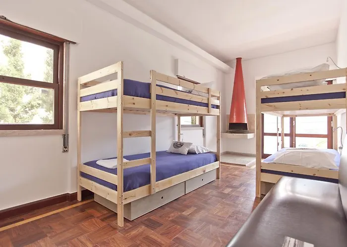 Lost Caparica Surf House Bed and Breakfast *