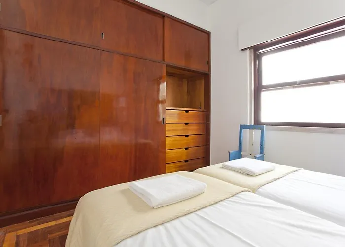 Bed and Breakfast Lost Caparica Surf House