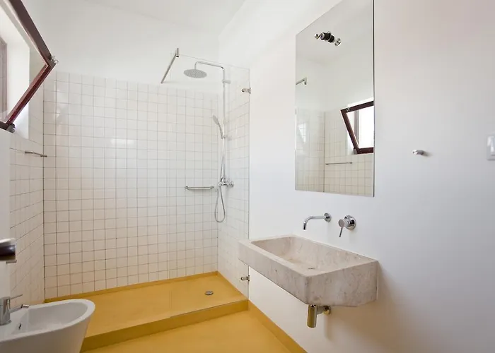 Bed and Breakfast Lost Caparica Surf House