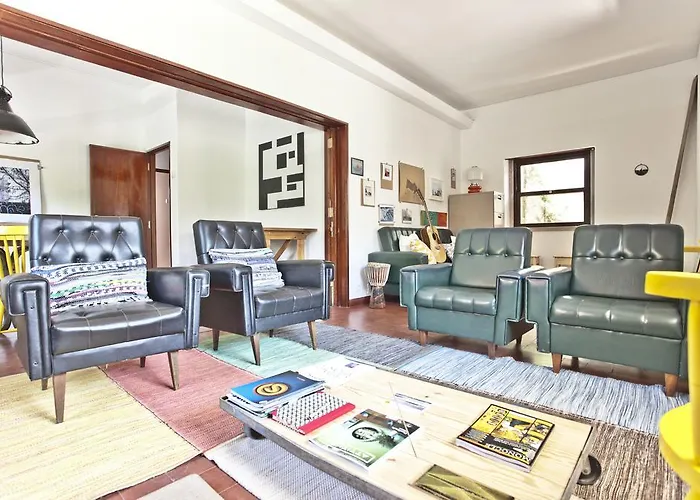 Lost Caparica Surf House Bed and Breakfast *