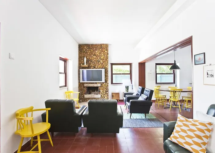 Bed and Breakfast Lost Caparica Surf House