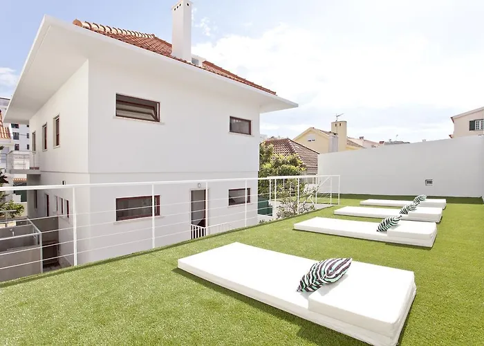 Bed and Breakfast Lost Caparica Surf House