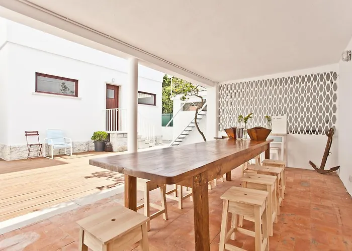 Lost Caparica Surf House Bed and Breakfast