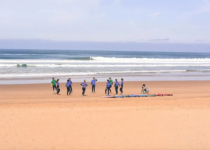 Lost Caparica Surf House Bed and Breakfast *