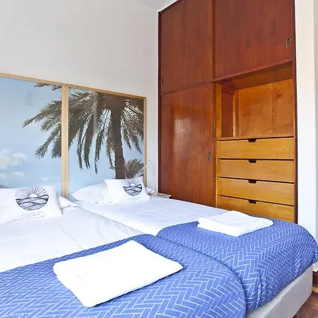 Lost Caparica Surf House *