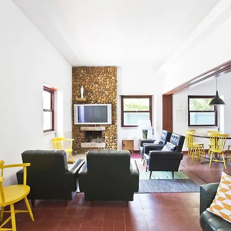 Bed & Breakfast Lost Caparica Surf House
