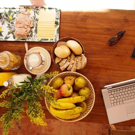Bed & Breakfast Lost Caparica Surf House