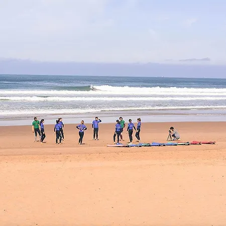Lost Caparica Surf House Alojamento de Acomodação e Pequeno-almoço *